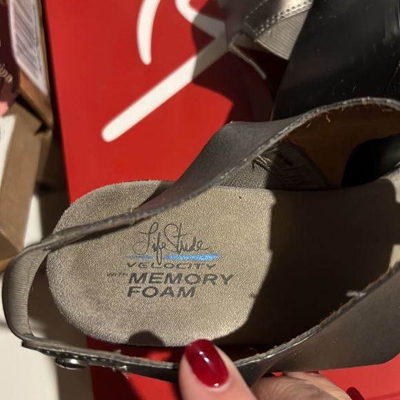 Life Stride silver sandals - Picture 5 of 6